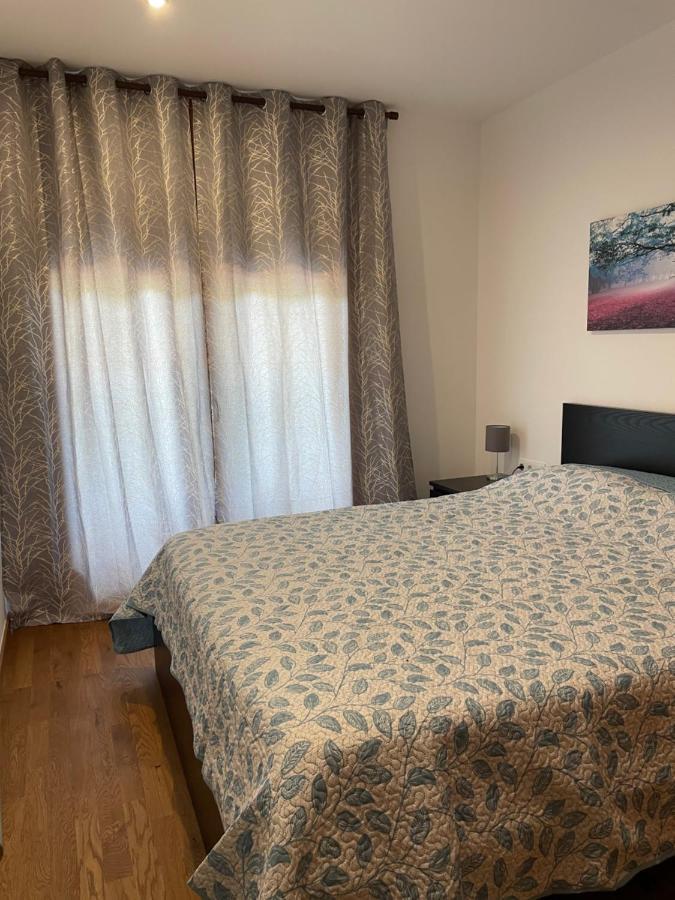 Precioso Calido Apartamento En Sort Con Terraza Lejlighed Eksteriør billede